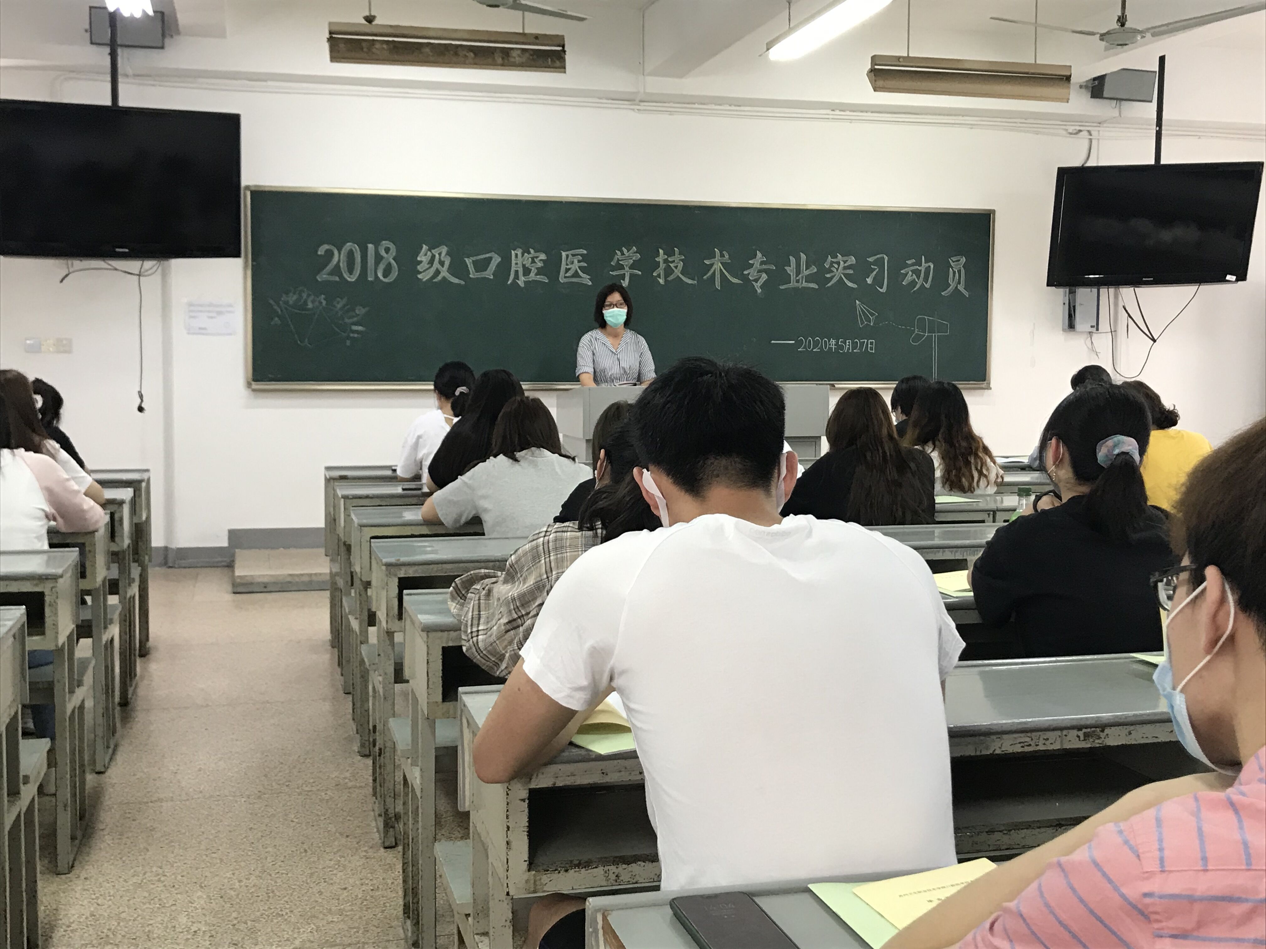 輔導(dǎo)員任昔和講話.jpg